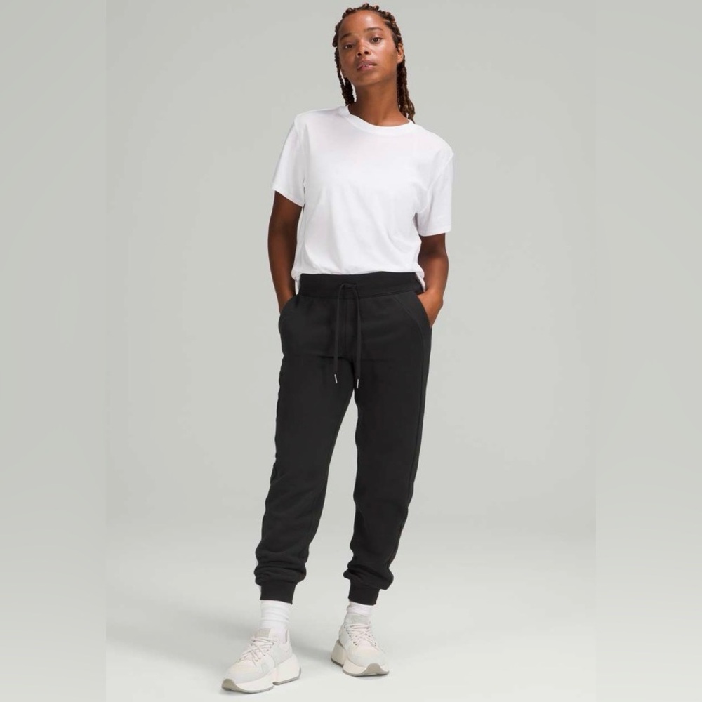Lululemon Scuba High-Rise Jogger size 2 MSRP $118
